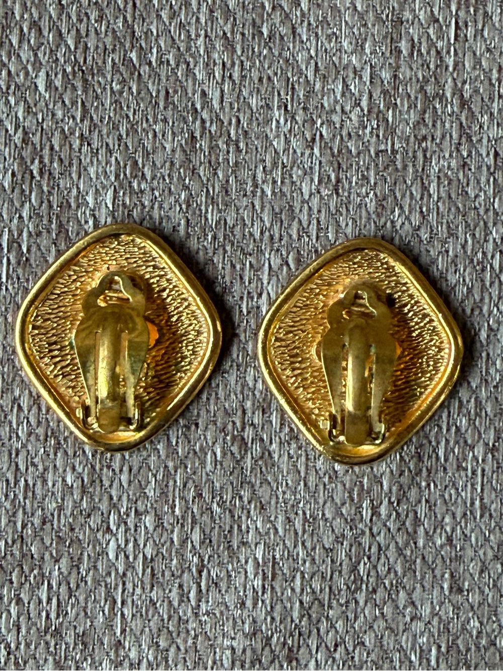 CHANEL Vintage 31 Rue Cambon Clip-On Earrings - Picture 5 of 6